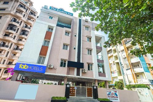 Madhurawada Hotel | Via The Sunrise Inn - Nr Gayatri Vidya Parishad College of Engineering