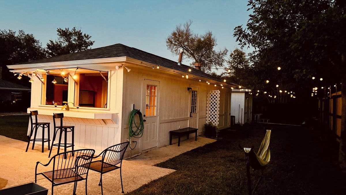 Southwood Valley House | Vibey & Chill Pool House- Pool, Slide & Hot Tub! Outdoor Bar! Events/Parties!