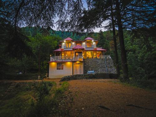 Gagar Villa | Vibhasa-The Scenic Solitude Villa Amidst Himalayas Near Kainchi Dham-Where BBQ and Bonfires Ignite the Adventure