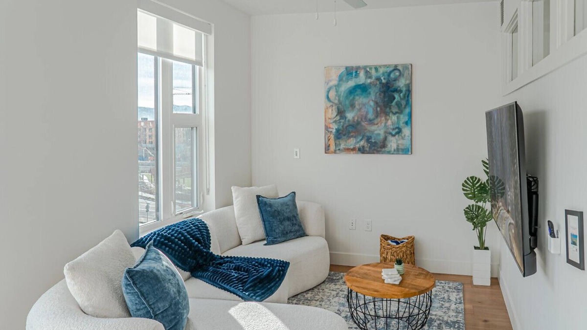 Fairpark Apartment | Vibrant 1BD 1BA w/Pool, Gym, HTub, Bowling + More!