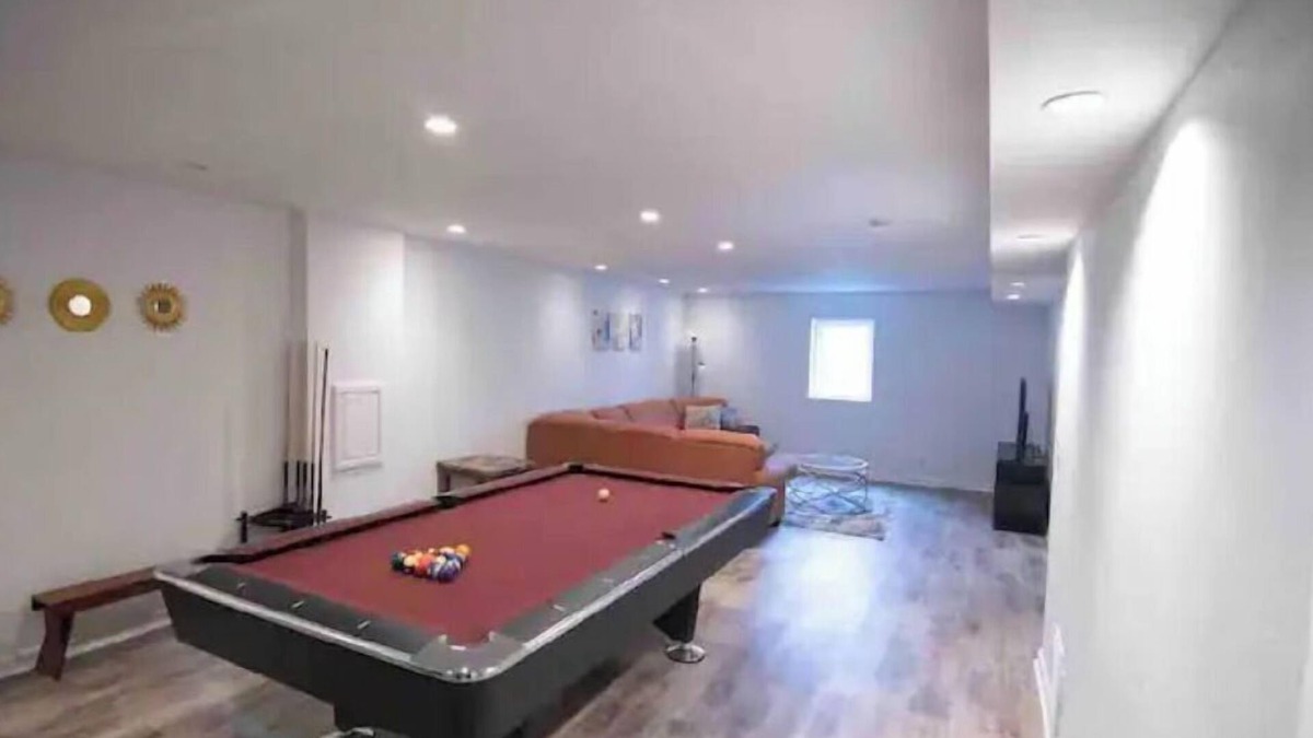 Ankeny House | Vibrant 4 bedroom house 2 king beds in Ankeny