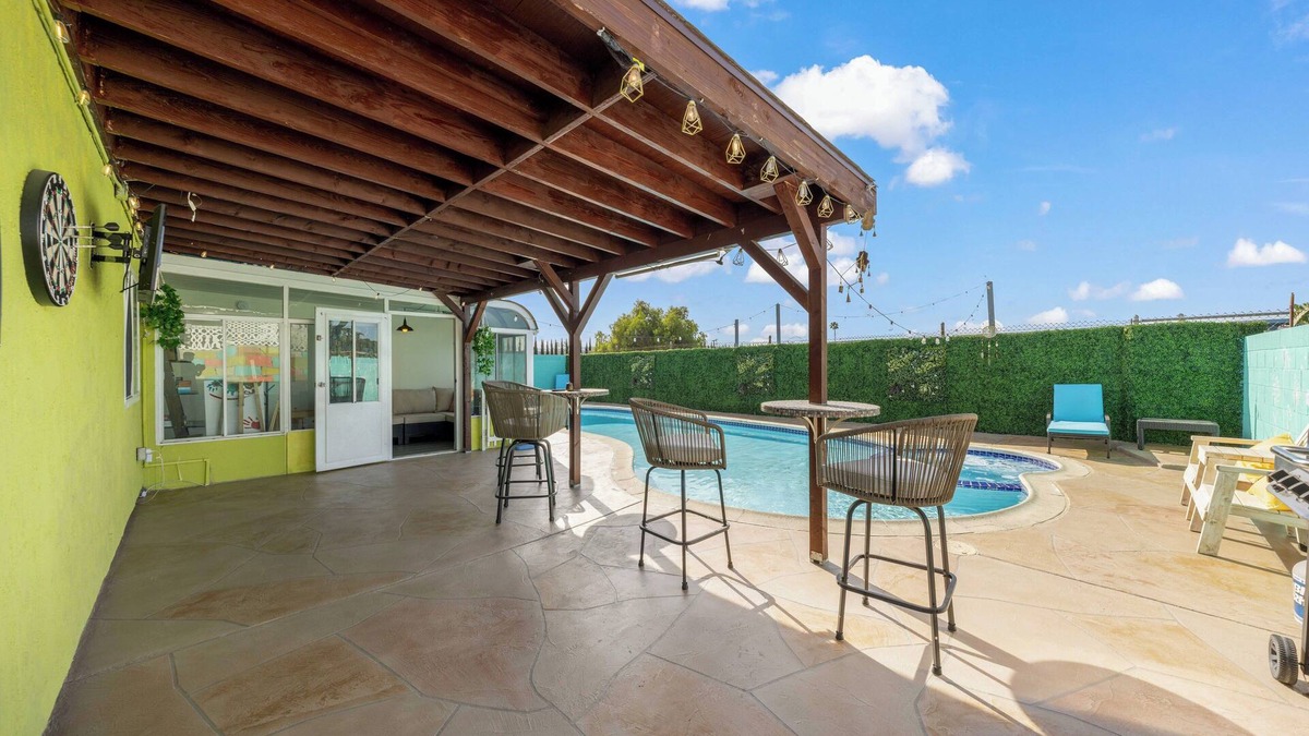 City of Industry House | Vibrant 5BR/2BA Ranch Home w/Pool l King Bed 2000 Sqft -Disneyland!