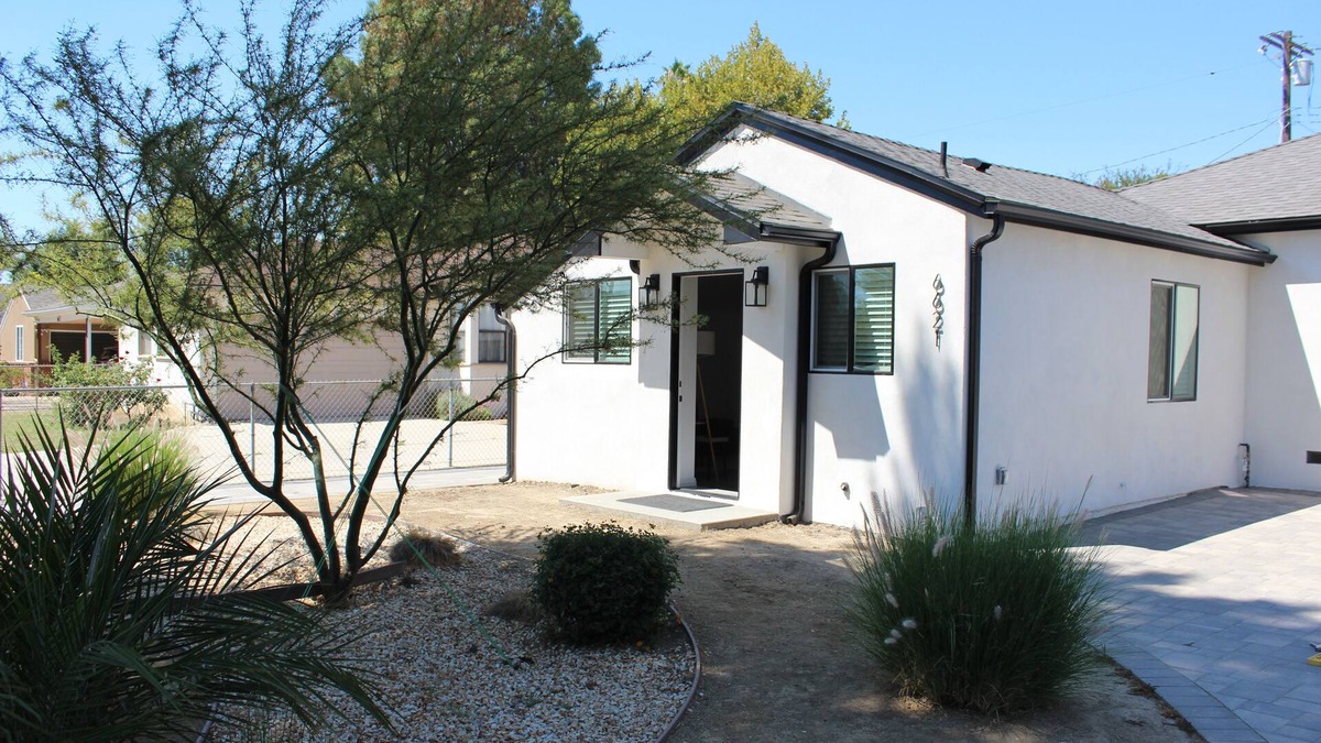 Reseda House | Vibrant Los Angeles Casita