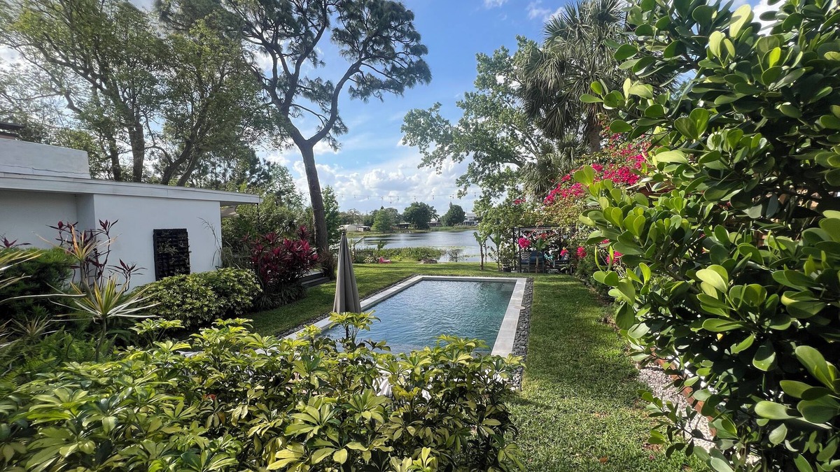 Northeast Orlando House | Vibrant Orlando Lakefront Cat Lover's Retreat with Pool & Gardens