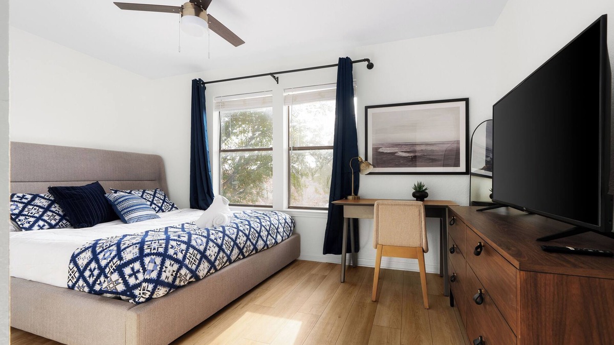 Northwest Hills Village House | Vibrant peaceful townhome-Fast wifi, walk to HEB, Starbucks, & restaurants