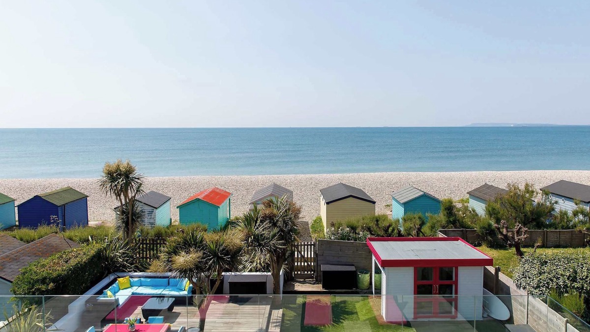 East Wittering House | Vibrant Seafront Home With Seasonal Pool