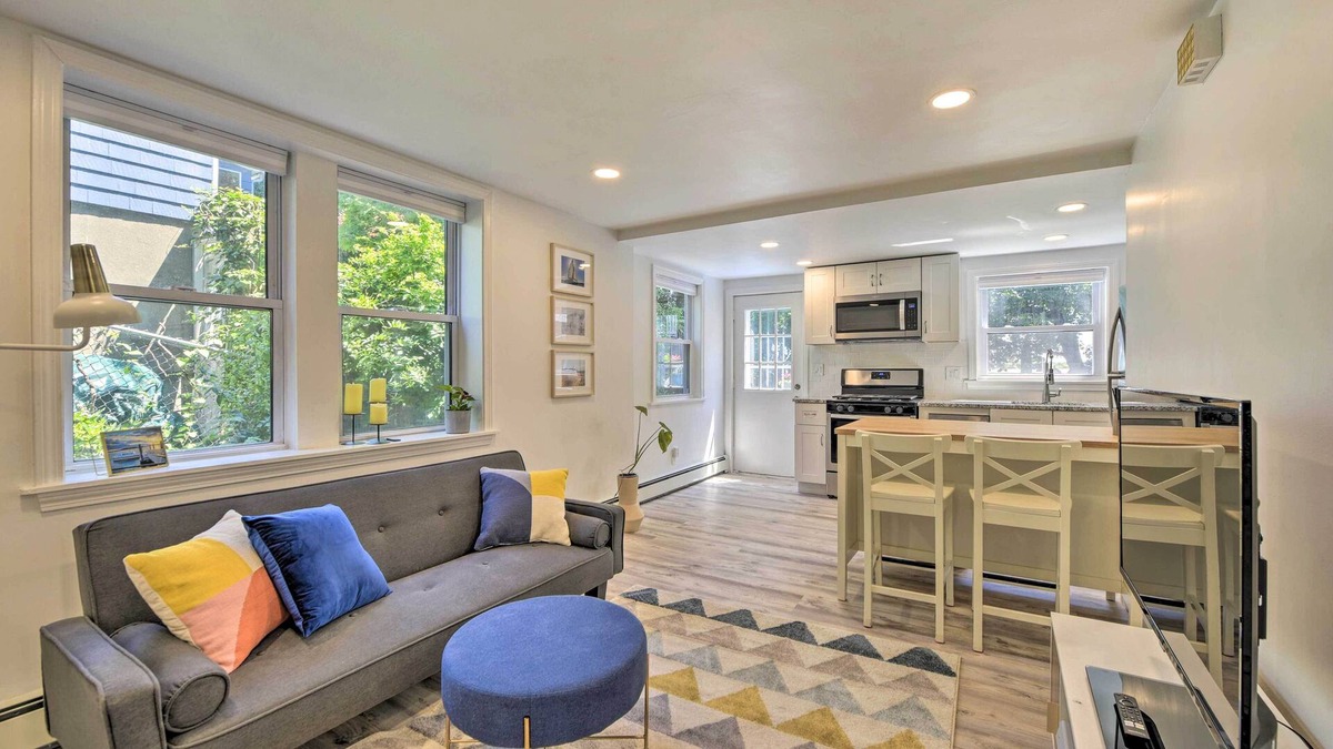 Winthrop Apartment | Vibrant Winthrop Apartment - Close to Ocean!