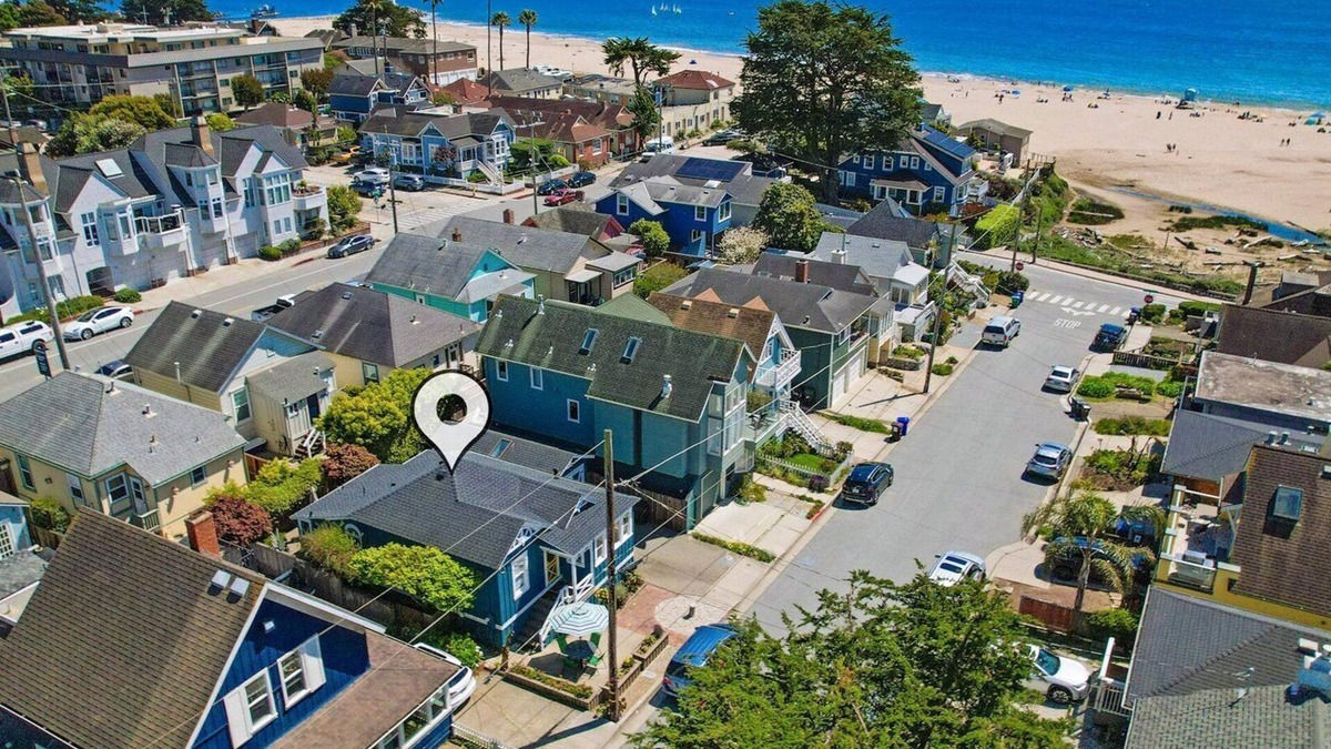 Seabright House | Vicky by the Sea – Ocean Views in Seabright | Pet-Friendly | Monthly Rental Available