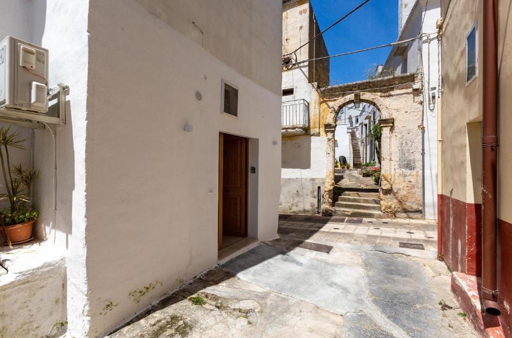 Tuglie Apartment | Vico dei Mille by BarbarHouse