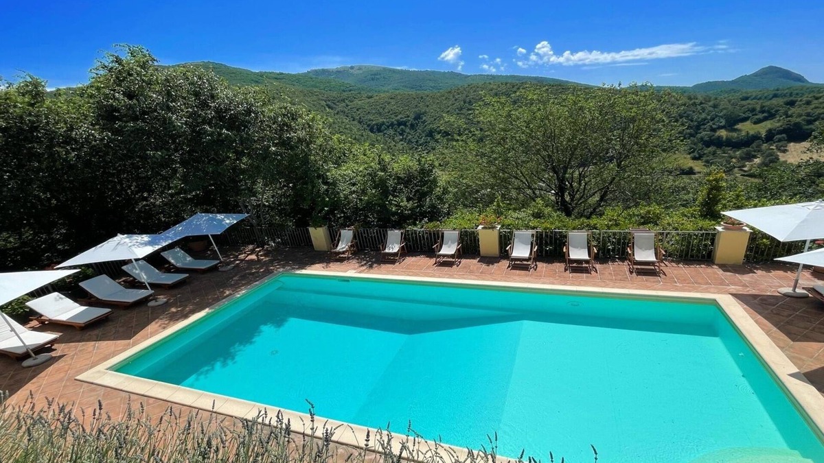 Spoleto Villa | Vicolo : Picturesque cottage with balcony + patio/seats 4/5 in private village