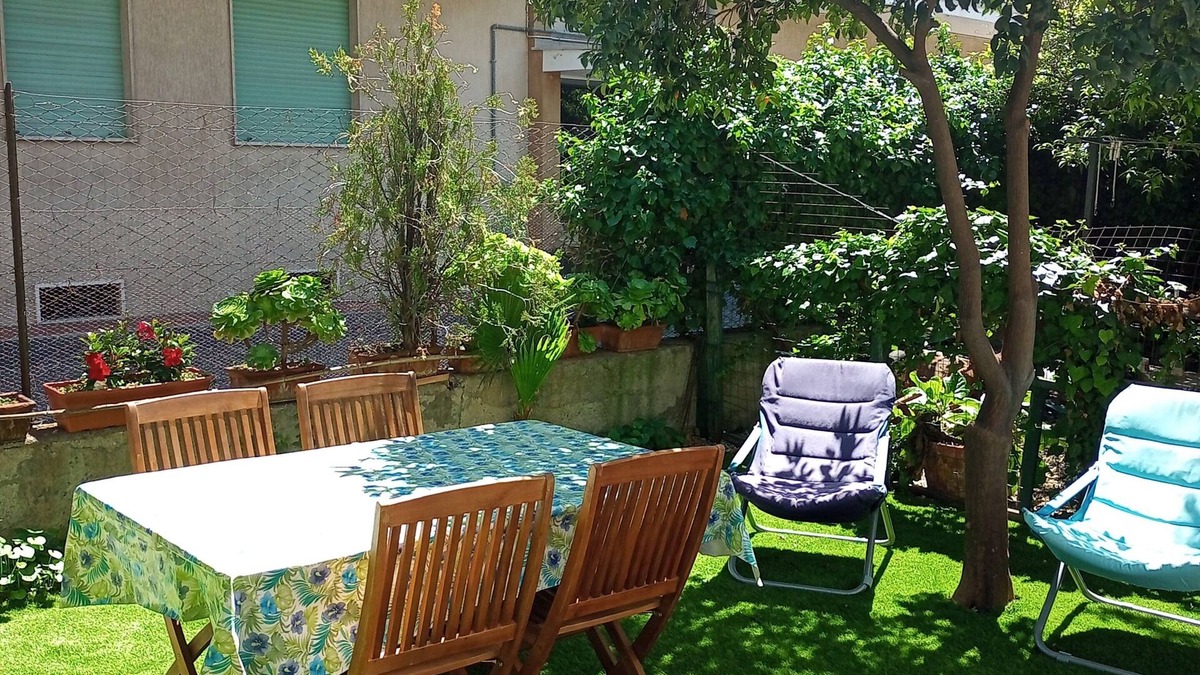 San Bartolomeo al Mare House | VICTOR APARTMENT 100 METERS FROM THE BEACH