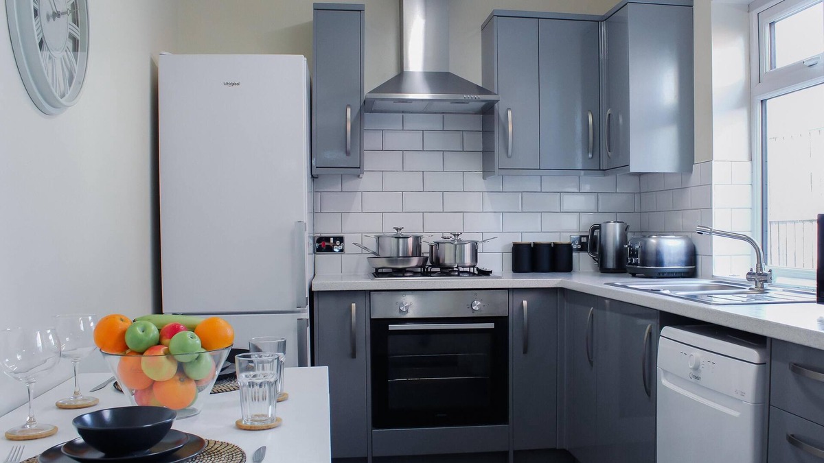 Cannock House | Victoria Cottage is a modern property located within Cannock that sleeps 7 guests