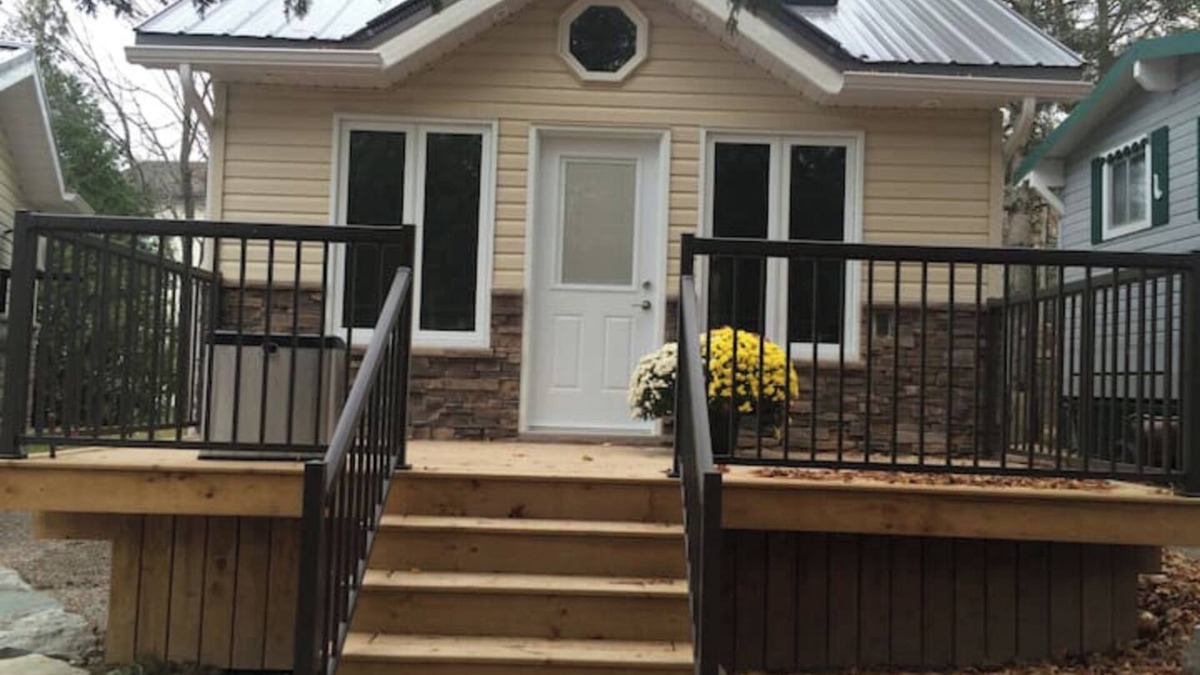 Port McNicoll Cottage | Victoria Harbour Cottages Loft Chalet