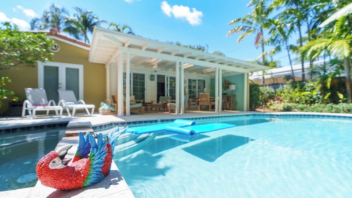Victoria Park House | Victoria Park Tropical Gem with Heated Saltwater Pool & Spa