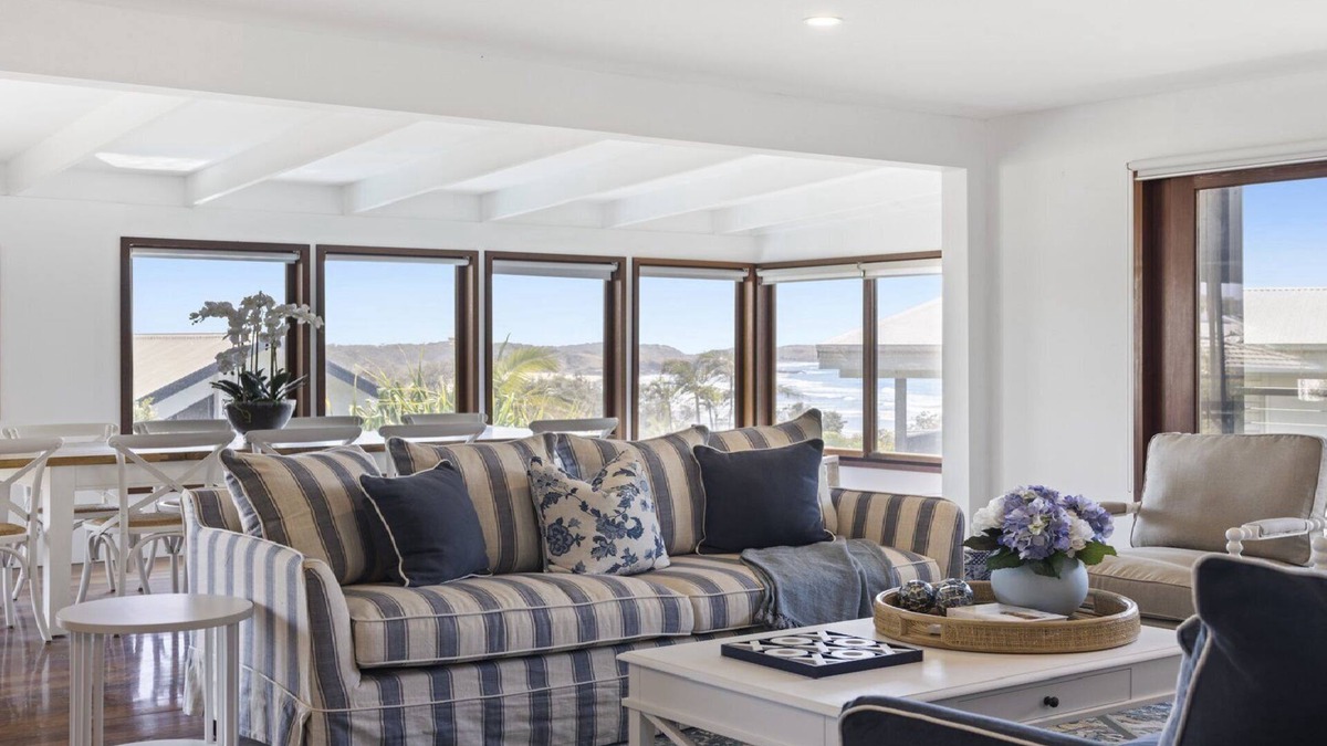 Emerald Beach House | Victoria's - Hamptons Charm, Pool, Pizza Oven, Spectacular Ocean Views