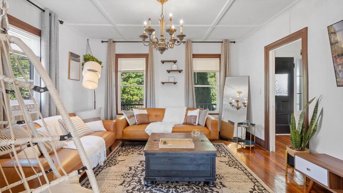 Westside Norwich House | Victorian 4BR/2BA Modern Home