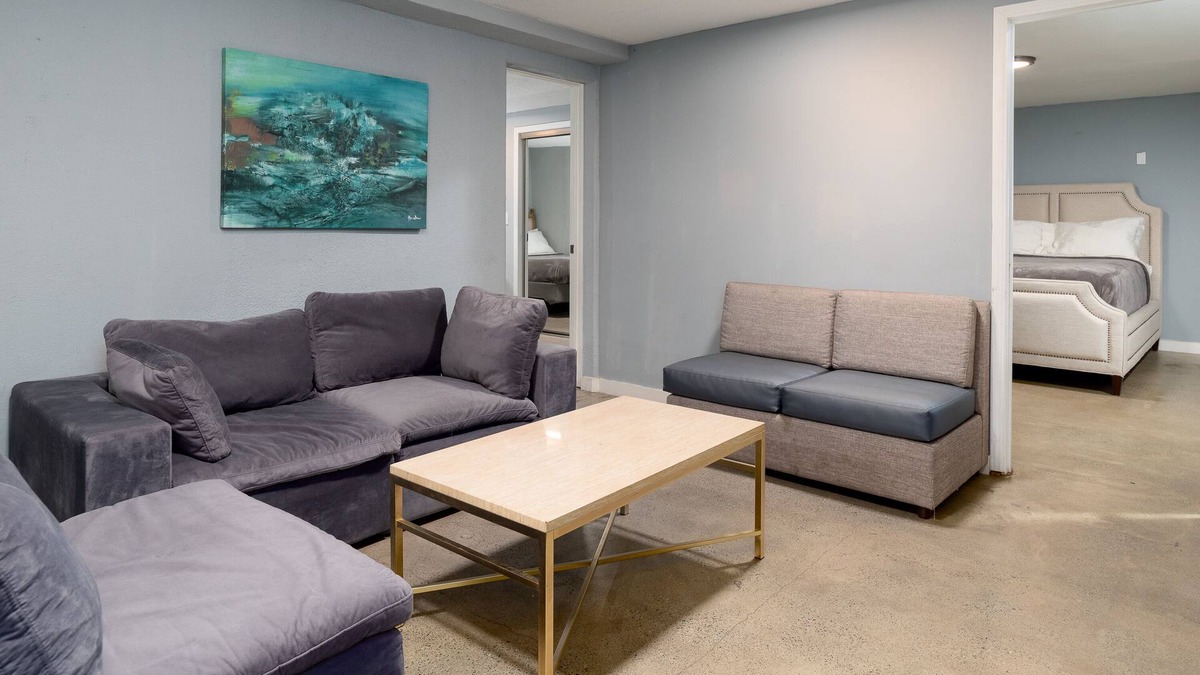 Jingletown House | Victorian apartment + Sleeps 6 + Close to SF & Bart + Parking