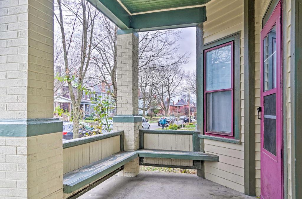 Victorian Village Apartment | Victorian Apt, 1 half Mi to Baseball Stadium!