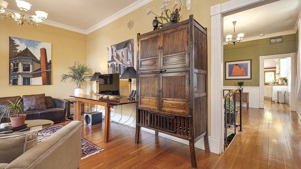 Uptown House | Victorian House, Downtown NW, 3Baths, Deck, Patio, Garden, Reunions, Families