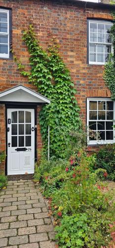 Stony Stratford House | Victorian Retro Cottage in Stony Stratford Centre