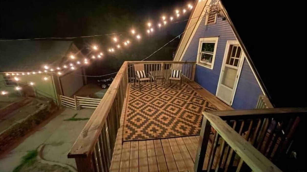 Council Bluffs House | Victorian’s Upper Level, with pool & backyard!