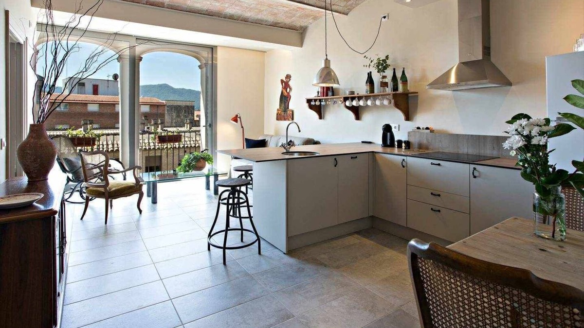 Olot Apartment | Vidrier, flat with access to indoor swimming pool