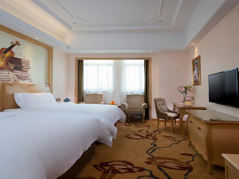 Gangkou District Hotel | Vienna International Hotel (Fangchenggang Administration Center High-speed Railway Station branch)
