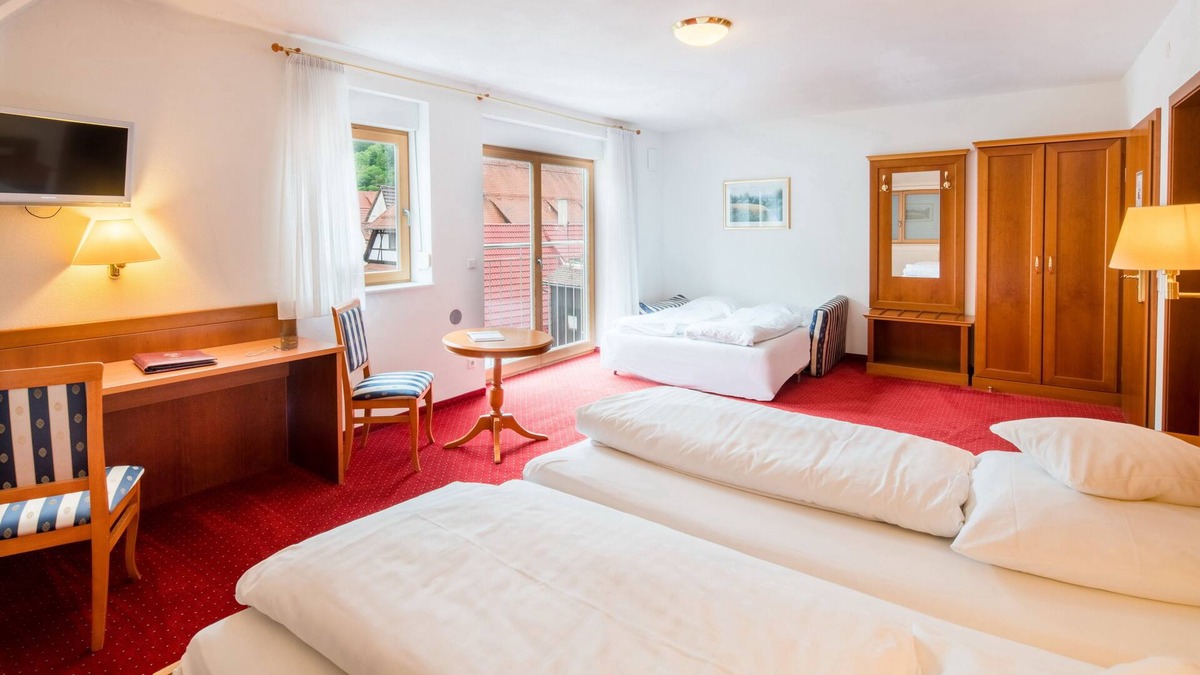 Blaubeuren Apartment | Vierbettzimmer mit Dusche