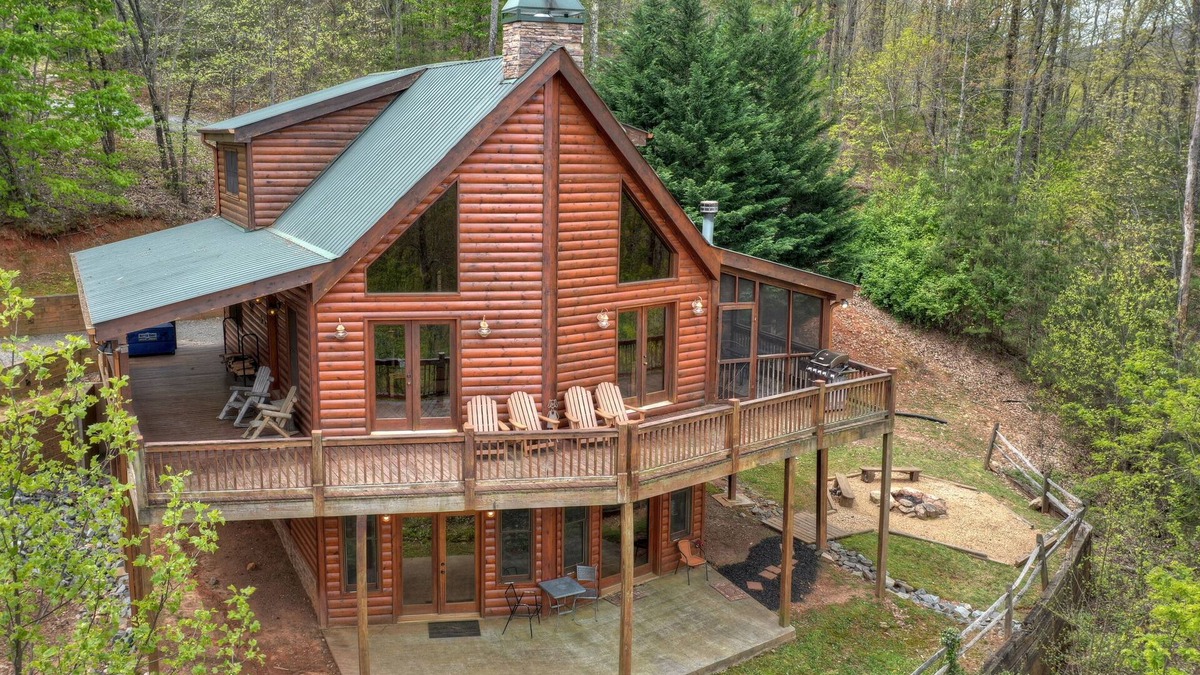 Raccoon Ridge Cabin | View From The Top - Aska Adventure Area