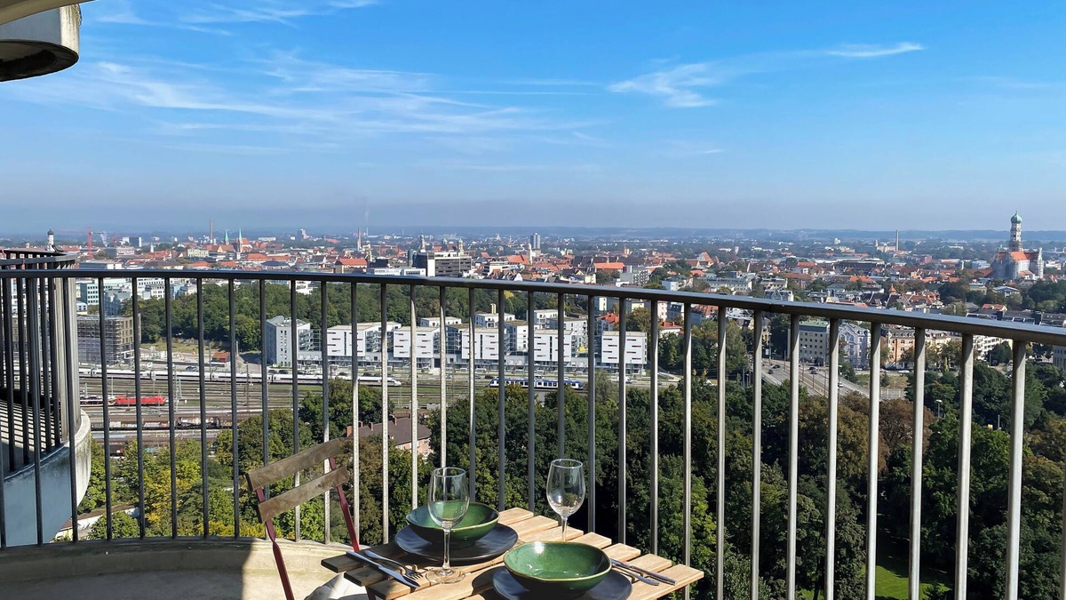 Antonsviertel Apartment | View over the city | Studio at the congress hall