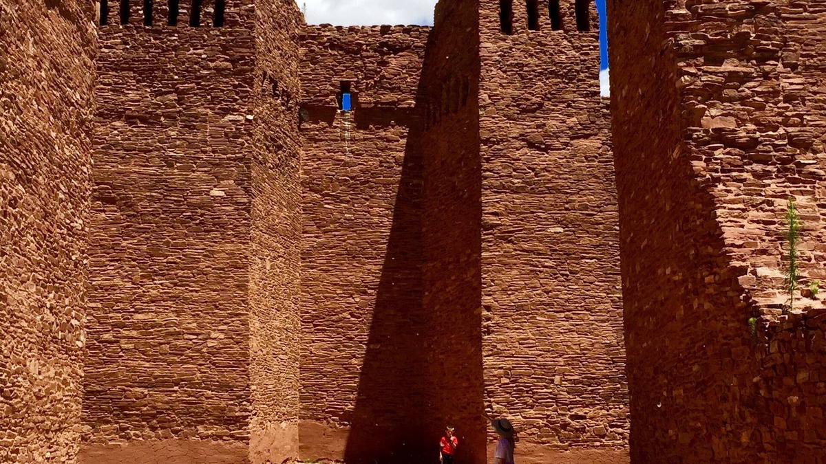 Mountainair House | View the Manzano Mountains and visit Salinas Pueblo Missions National Monument