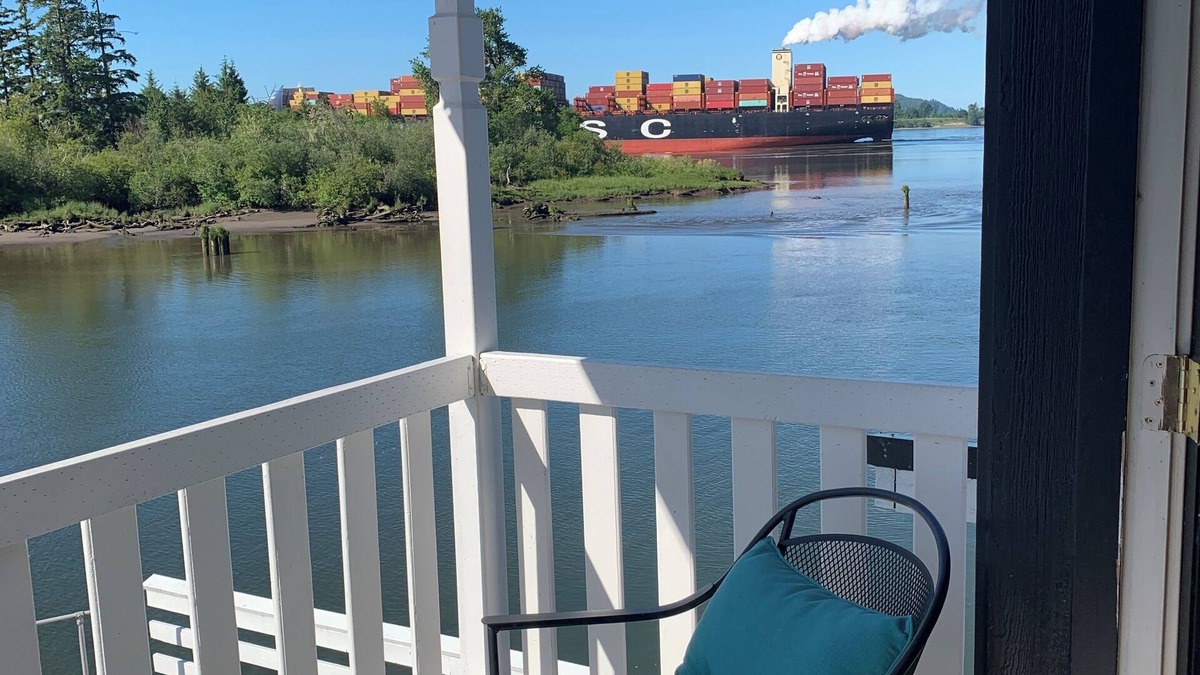 Skamokawa Condo | Viewpoint Landing: Elegant riverfront condos with spectacular views.