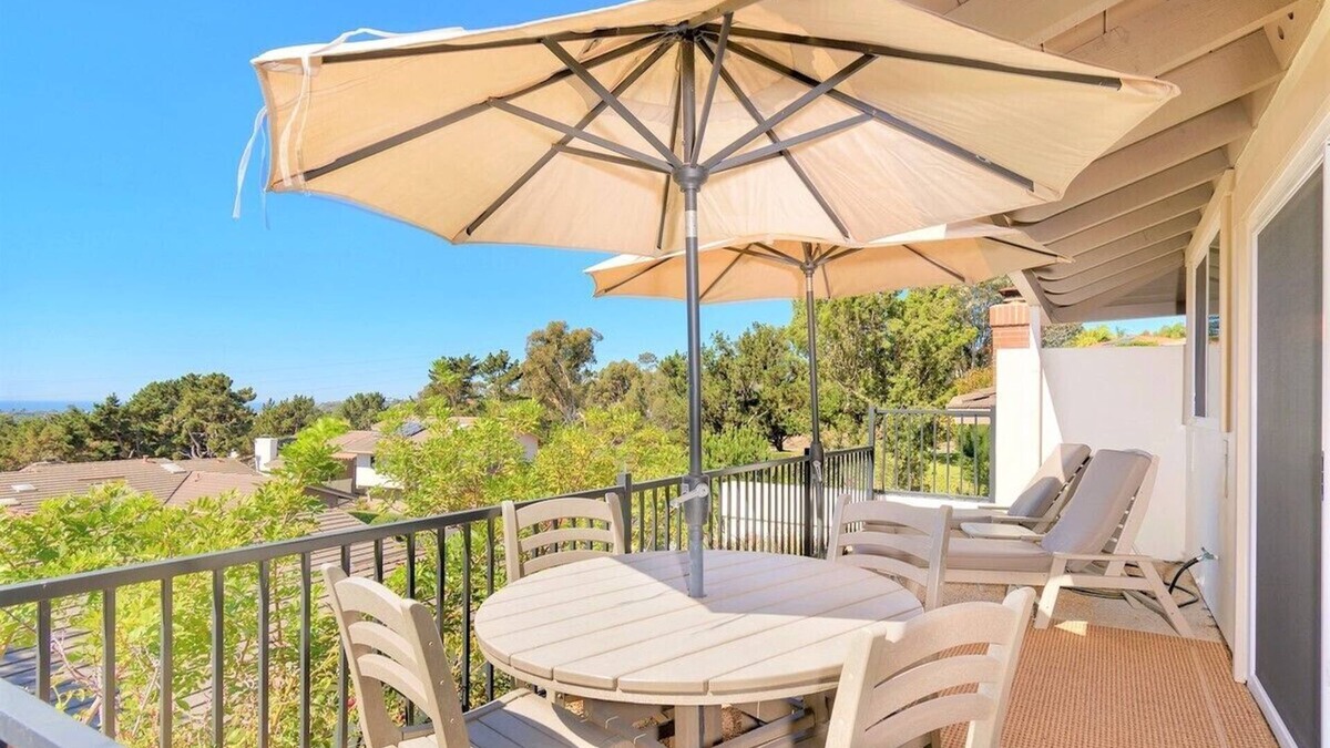 Lomas Santa Fe Country Club Villas Condo | Viewpoint Villa - Gorgeous 2025 Remodel with Ocean Views-Two Miles from Beach