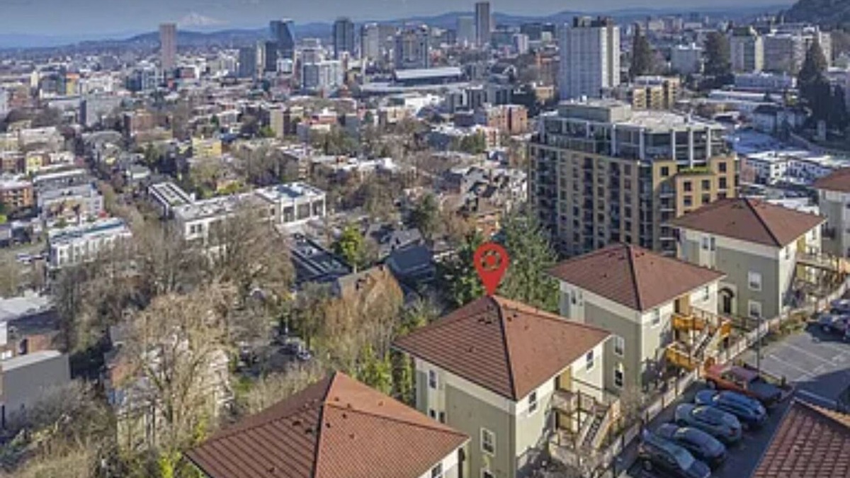 Kings Heights Condo | Views 1-bedrm condo with WiFi, AC in Portland near Washington Park and Nob Hill