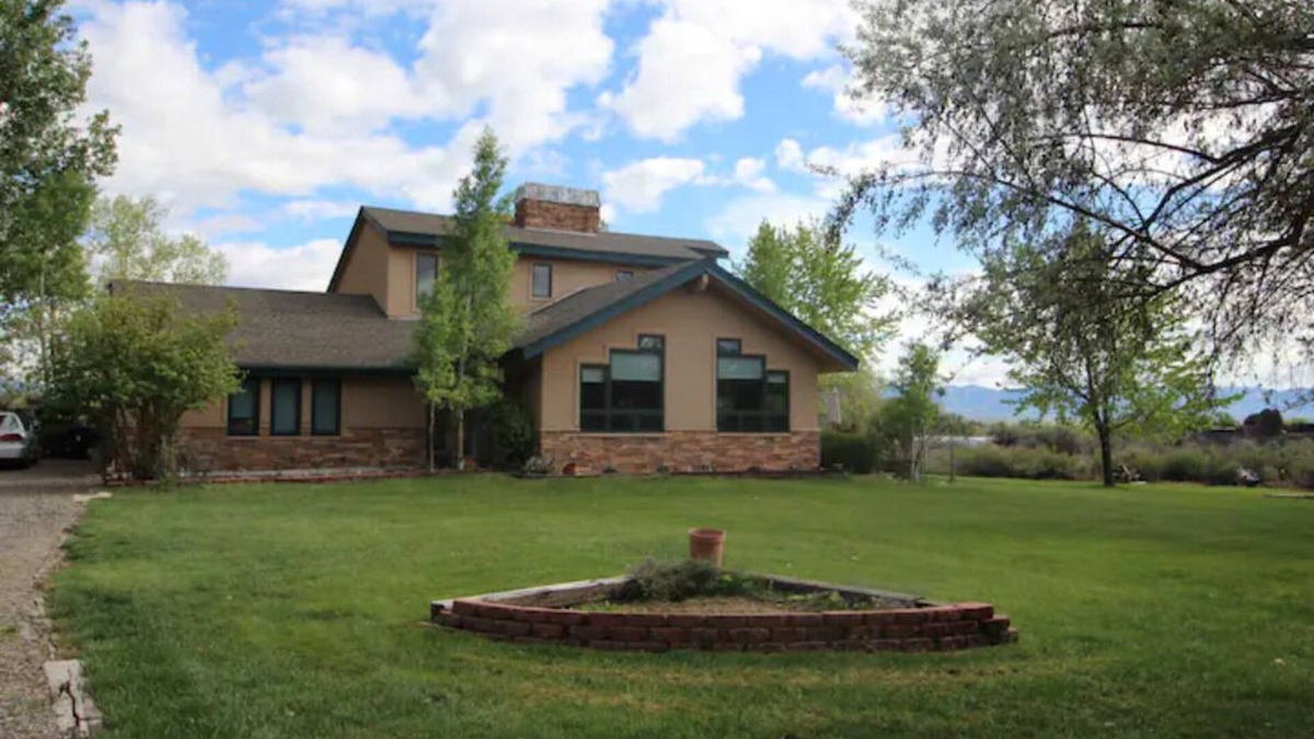 Redlands House | Views and Privacy & on the Tour of Moon Bike Loop!