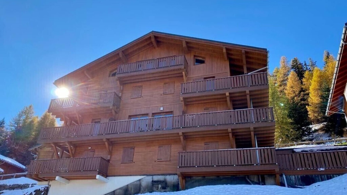 La Roche Apartment | Views of Mont Blanc. Spacious 3 bed 2 bath near Plagne 1800. Free bus