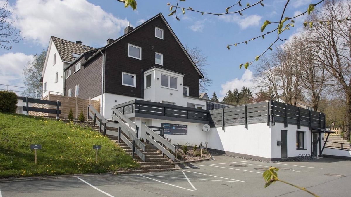 Neuastenberg Apartment | Views of the beautiful mountains of Sauerland from this practical apartment