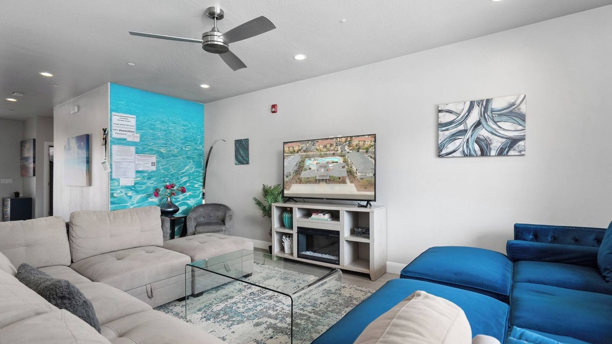 Hurricane House | Views of Zion Park - Backyard Heated Pool - Hot Tub - Firepit - Close to Zion