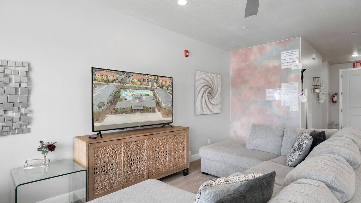 Hurricane House | Views of Zion Park - Heated backyard Pool & Hot Tub -Firepit, Golf, Hiking
