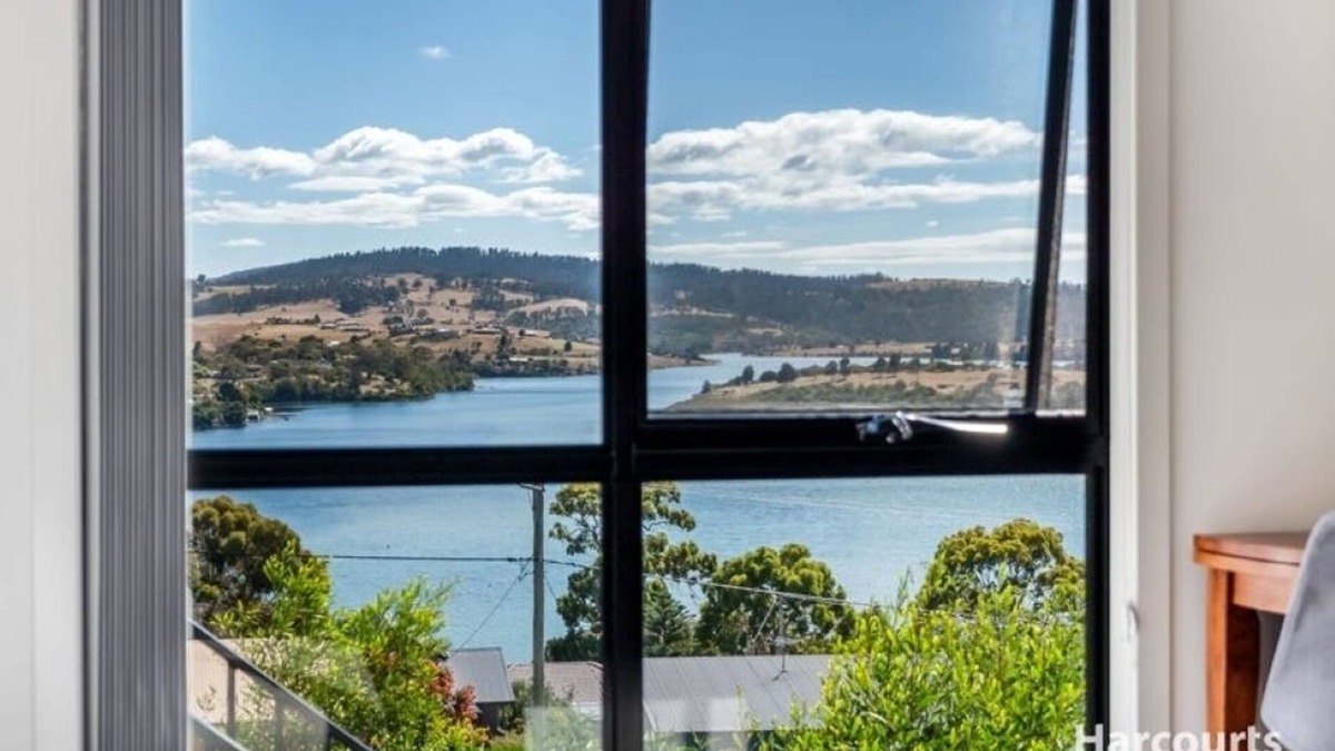 Primrose Sands Apartment | VIEWS ON FALCON : nPerfect for couples or solo travellers