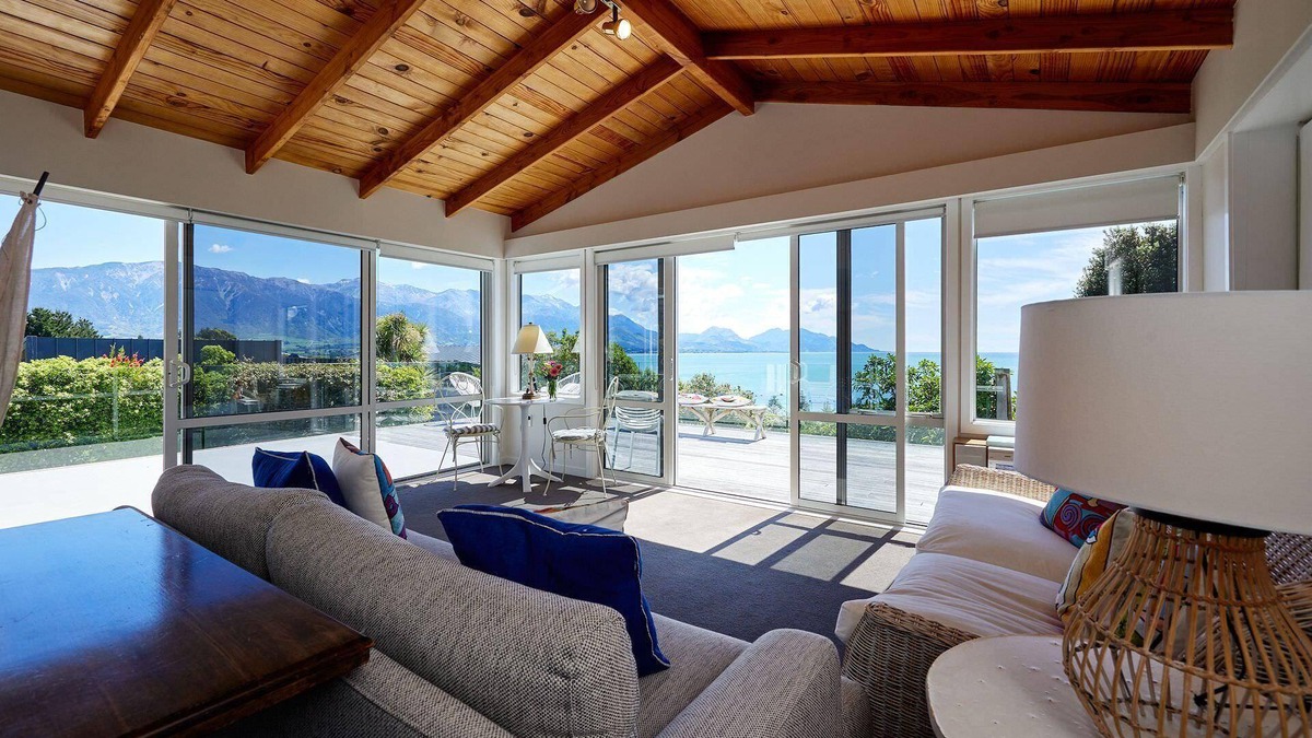 South Bay House | Views On Scarborough - Large, Beautiful Home with Extraordinary Views