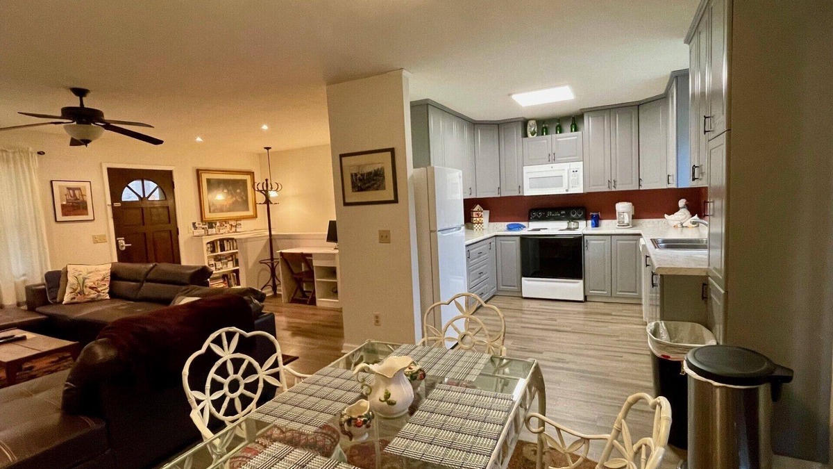 West Jefferson House | Views! Paved Road! KING & Queen beds! 1 FLOOR! 8 min to W Jeff, 30 min to Boone