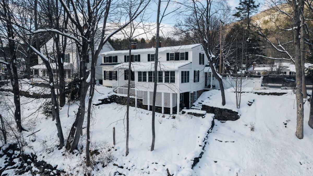 Woodstock Apartment | Views! Sauna Historic - Woodstock Riverside Escape