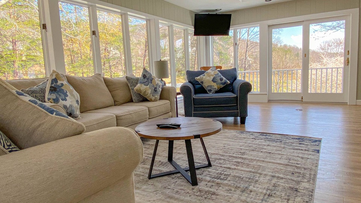 Lake Lure House | ★Views★Golf Cart Included★Behind Resort Gate★Member Areas Included
