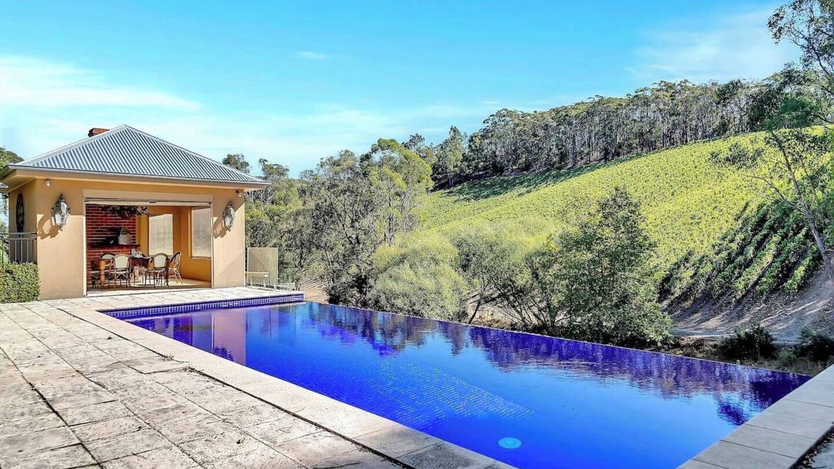 Piccadilly House | Vihara Valley Heritage Estate with Country Garden