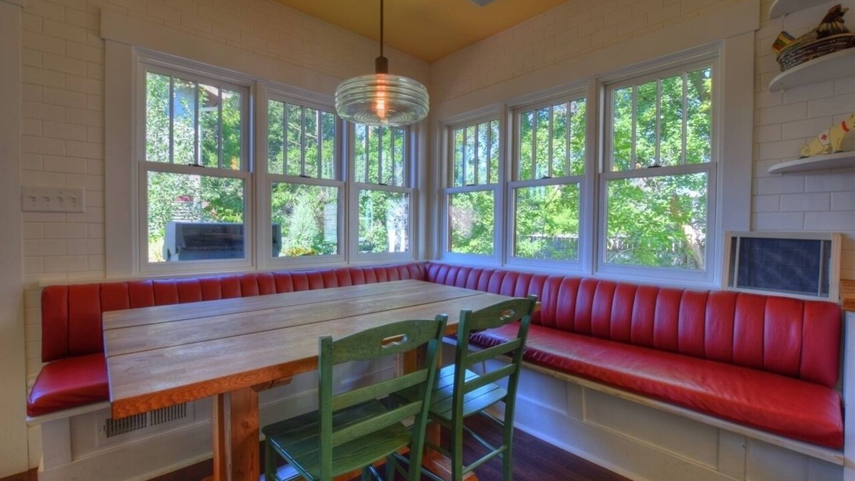 University District House | Viking House - Walk to campus!