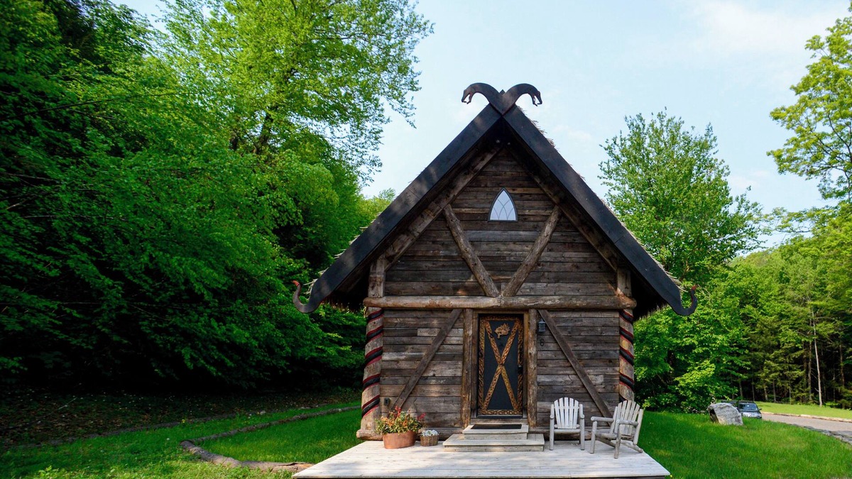 Guilford Ski Chalet | Vikings Villages Resort - Double Bed Room