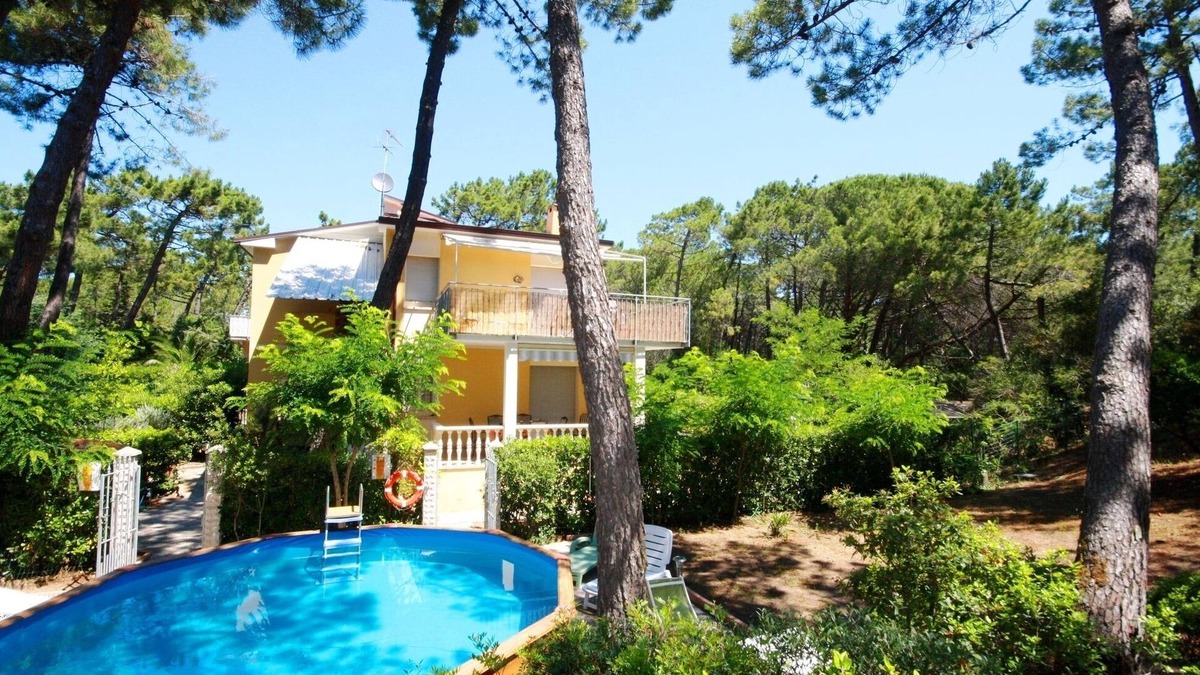 Marina di Castagneto Carducci Villa | Villa Lidia super nice apartment 2 pools in wide park 2 min walk to the beach