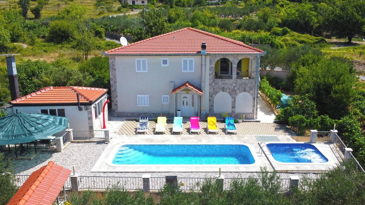 Vrgorac House | Vila With Heated swimming Pool And Jacuzzi In The Oasis Of Peace And Quiet