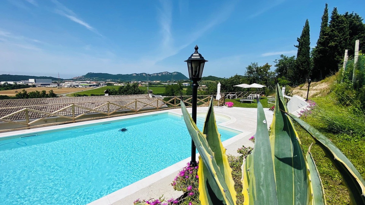Rivoli Veronese Apartment | Villa Poggio Ulivo Pool-Apartments, 15 minutes by car from Lake Garda-Bardolino